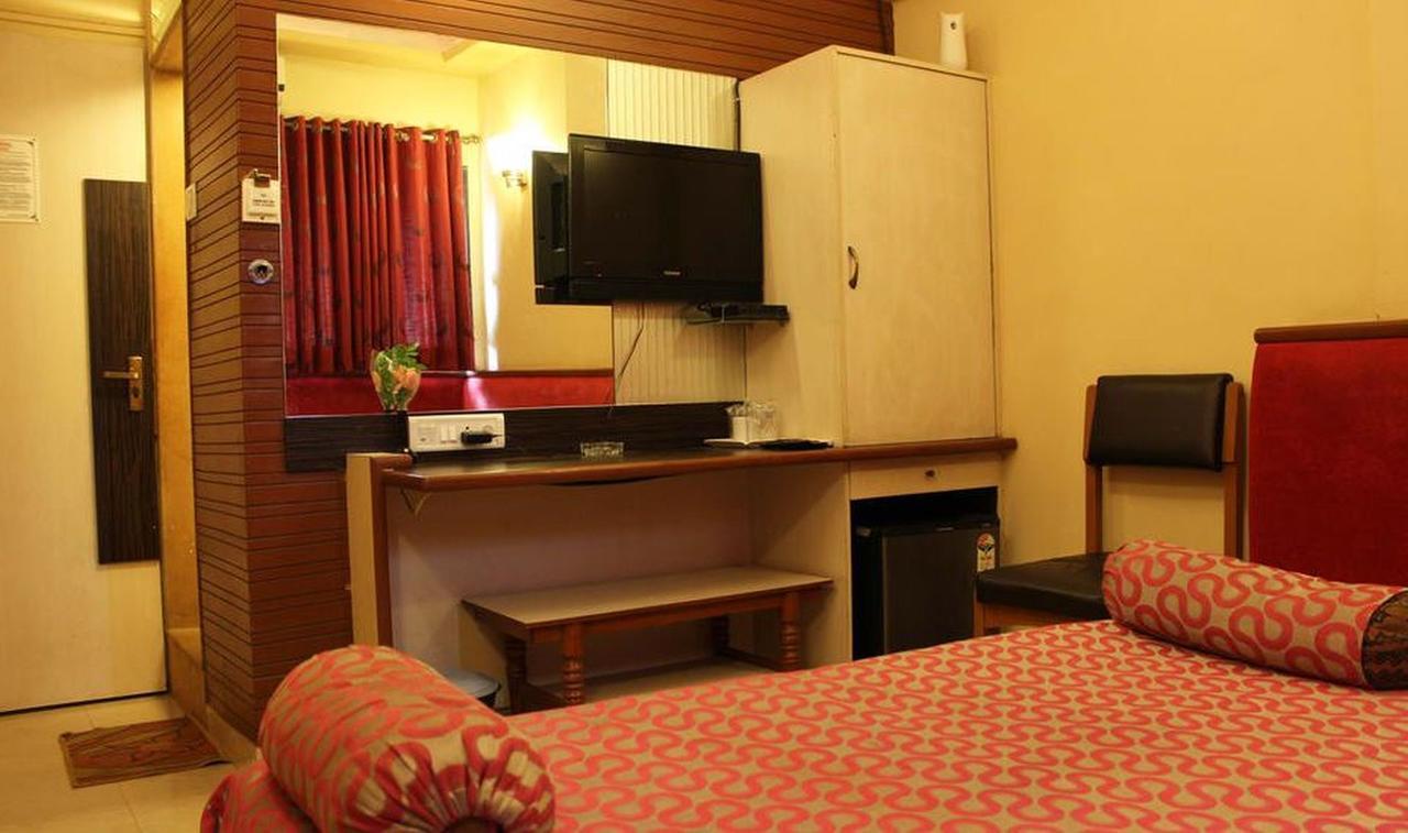 Hotel Siddhartha Mumbai Bagian luar foto